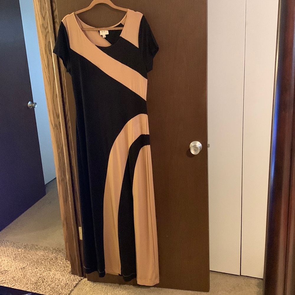 ECI black and tan maxi dress. Size: large